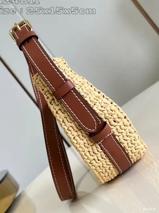 VUITTON LOUIS Croissant MM 0605